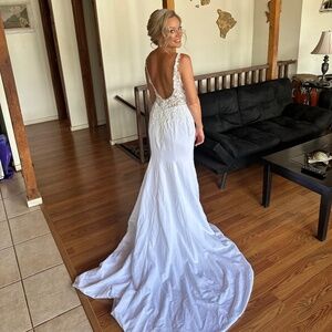 Elegant Mermaid Trumpet Wedding Dress - Low Cut, Fitted Perfection